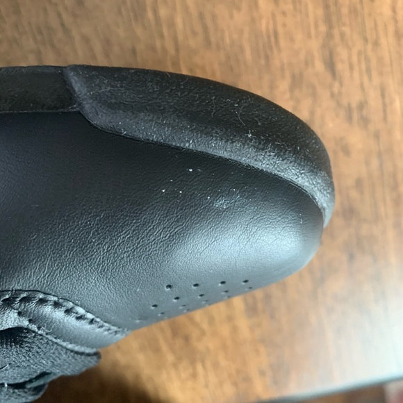 Vintage Reeboks - Picture 8 of 9